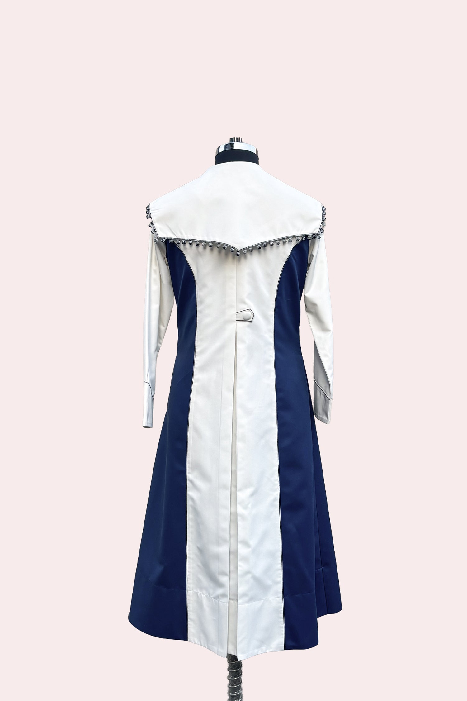 RIPPLE TRENCH WHITE AND NAVY