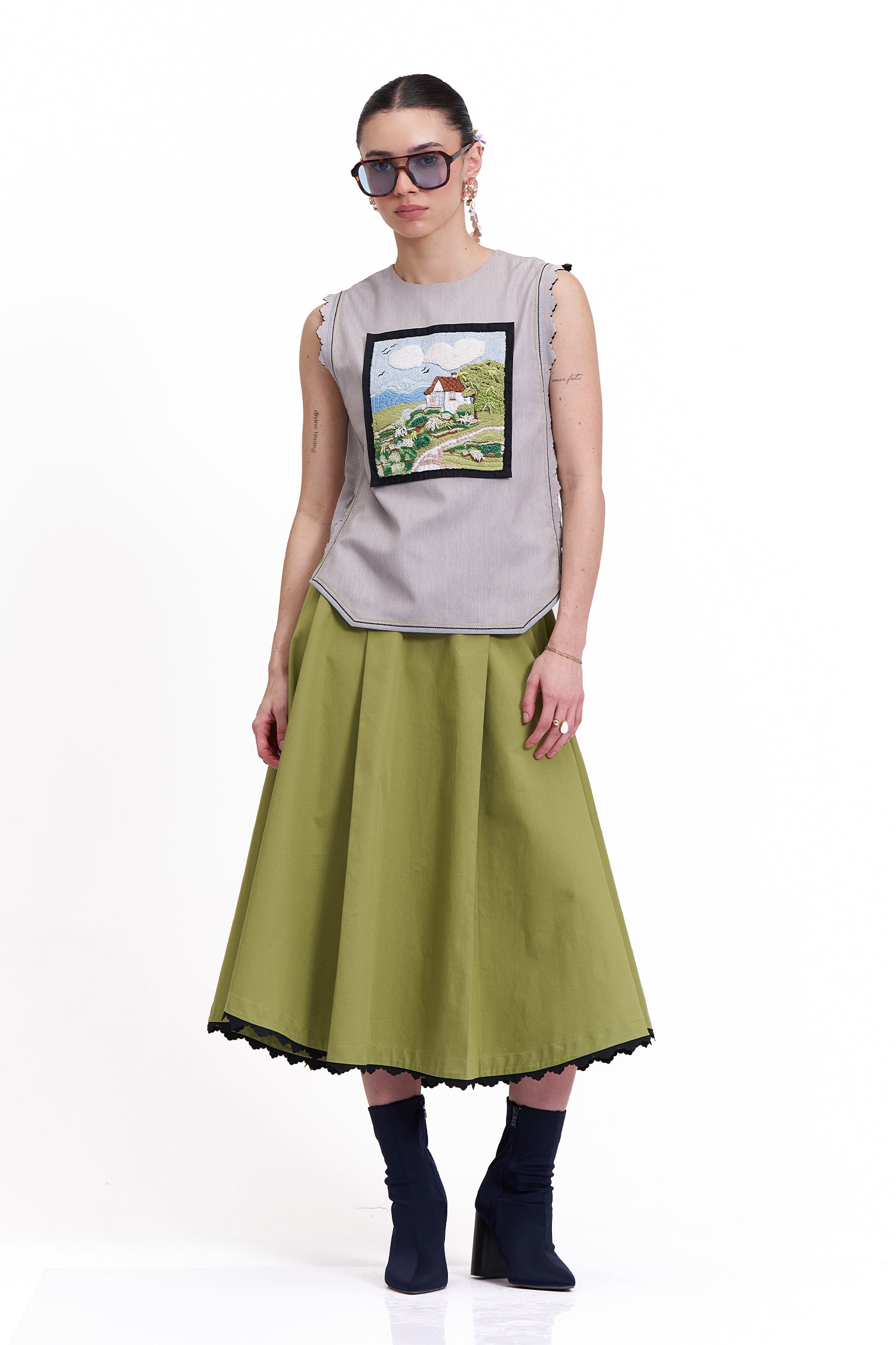 BARNHOUSE OVERLAY
& SKIRT